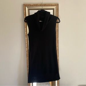 ✨HOST PICK✨ NWOT Francesca’s black tunic with loose turtle neck